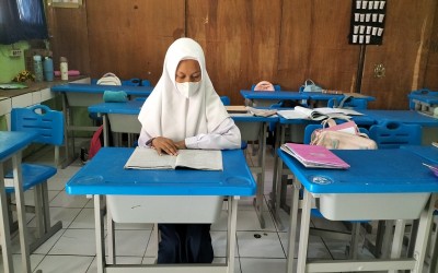 Civitas Akademika MTsN 2 Kota Cirebon Kompak Gunakan Masker sebagai Langkah Mitigasi