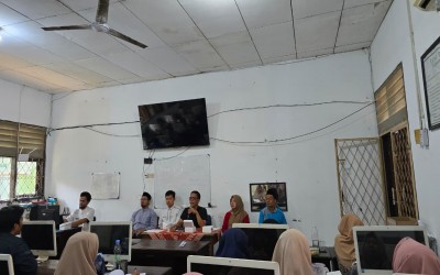 Rapat Bulanan MTsN 2 Kota Cirebon, Kepala Madrasah Tekankan Disiplin dan Keteladanan