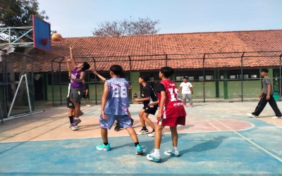 MTsN 2 Kota Cirebon Gelar Pertandingan Persahabatan Basket Melawan MTsN 1 Kota Cirebon