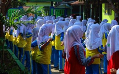 Jumat Sehat, MTsN 2 Kota Cirebon Gelar Senam Anak Indonesia Hebat dan Goyang Nasi Padang