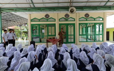 MTsN 2 Kota Cirebon Gelar Sosialisasi Imunisasi HPV bagi Siswi Kelas 9