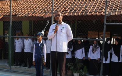 Amanat Upacara MTsN 2 Kota Cirebon Tekankan Kedisiplinan dan Kepedulian terhadap Kesehatan