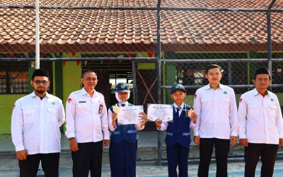MTsN 2 Kota Cirebon Serahkan Piala Pencak Silat, Torehan Prestasi Siswa Kian Membanggakan