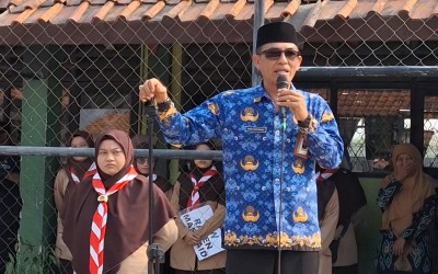 Kepala MTsN 2 Kota Cirebon Lepas Peserta Perkemahan Masa Tamu (PERMATA) 2026