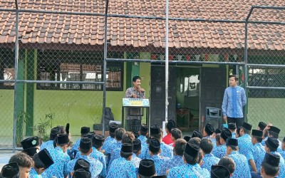 MTsN 2 Kota Cirebon Sosialisasikan Program Sedekah Sampah, Tanamkan Kepedulian terhadap Lingkungan