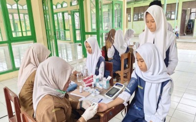 Jaga Kesehatan Peserta Didik, MTsN 2 Kota Cirebon Bersama Puskesmas Kalijaga Permai Gelar Penjaringan Kesehatan