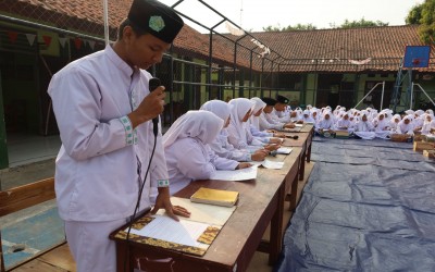 Kuliah Jumat Kelas 9F MTsN 2 Kota Cirebon: Aturan Bukan Sekadar Pajangan, tetapi Pagar Moral