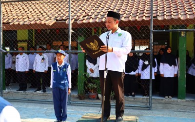 Dua Kunci Sukses dalam Amanat Upacara, Muhammad Alfaozi Ajak Siswa Hormati Guru dan Orang Tua